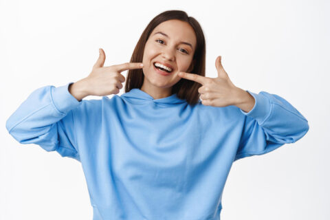 ¿Cuál es la mejor opción para alinear tus dientes, Alineadores o Brackets?