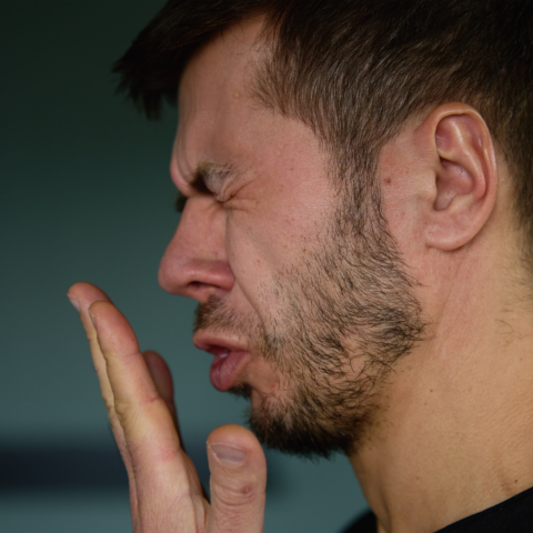 El misterio del mal aliento: razones científicas y soluciones efectivas