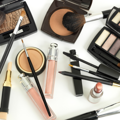 ¿Riesgos a la salud por el uso de maquillaje?